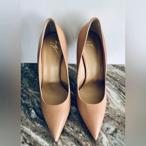 SOLD. Giuseppe Zanotti Yvette Pump Sable Size 40 - Picture 2 of 9